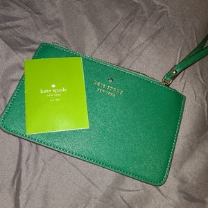🎄 CHRISTMAS SALE. MAKE ME AN OFFER. 💚💚KATE SPADE WRISTLET